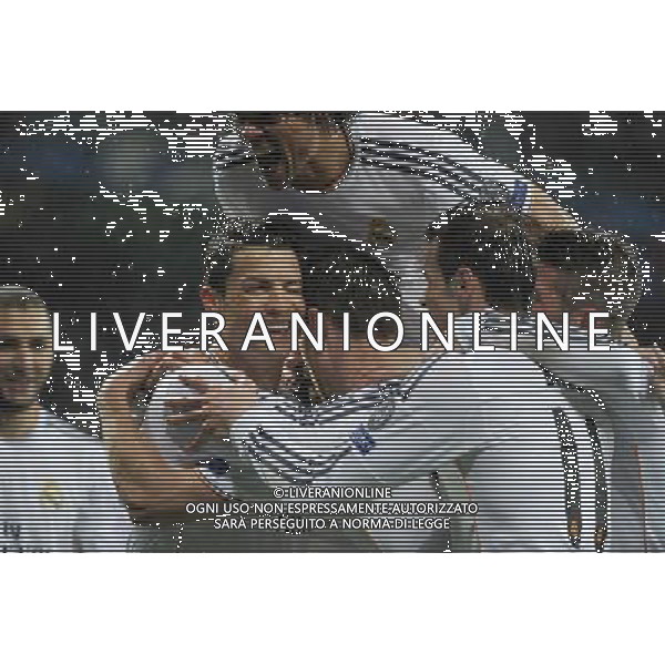 Cristiano Ronaldo, Gareth Bale und Teamkameraden beim UEFA Champions League Spiel Real Madrid gegen Borussia Dortmund (3:0) im Estadio Santiago Bernabéu. Madrid, 02.04.2014 LIGA MISTRZOW SEZON 2013/2014 PILKA NOZNA REAL MADRYT vs BORUSSIA DORTMUND FOT. FUTURE IMAGE/NEWSPIX.PL POLAND, UK AND GERMANY OUT !!! --- Newspix.pl AG ALDO LIVERANI SAS ONLY ITALY *** Local Caption *** www.newspix.pl mail us: info@newspix.pl call us: 0048 022 23 22 222 --- Polish Picture Agency by Ringier Axel Springer Poland