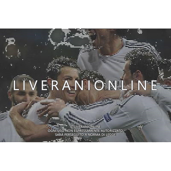Cristiano Ronaldo, Gareth Bale und Teamkameraden beim UEFA Champions League Spiel Real Madrid gegen Borussia Dortmund (3:0) im Estadio Santiago Bernabéu. Madrid, 02.04.2014 LIGA MISTRZOW SEZON 2013/2014 PILKA NOZNA REAL MADRYT vs BORUSSIA DORTMUND FOT. FUTURE IMAGE/NEWSPIX.PL POLAND, UK AND GERMANY OUT !!! --- Newspix.pl AG ALDO LIVERANI SAS ONLY ITALY *** Local Caption *** www.newspix.pl mail us: info@newspix.pl call us: 0048 022 23 22 222 --- Polish Picture Agency by Ringier Axel Springer Poland