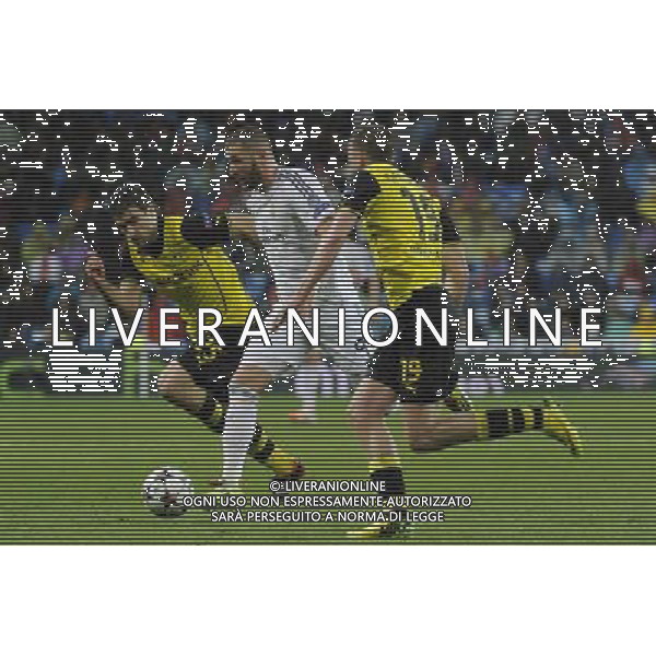 Sokratis Papastathopoulos, Karim Benzema und Kevin Grosskreutz beim UEFA Champions League Spiel Real Madrid gegen Borussia Dortmund (3:0) im Estadio Santiago Bernabéu. Madrid, 02.04.2014 LIGA MISTRZOW SEZON 2013/2014 PILKA NOZNA REAL MADRYT vs BORUSSIA DORTMUND FOT. FUTURE IMAGE/NEWSPIX.PL POLAND, UK AND GERMANY OUT !!! --- Newspix.pl AG ALDO LIVERANI SAS ONLY ITALY *** Local Caption *** www.newspix.pl mail us: info@newspix.pl call us: 0048 022 23 22 222 --- Polish Picture Agency by Ringier Axel Springer Poland