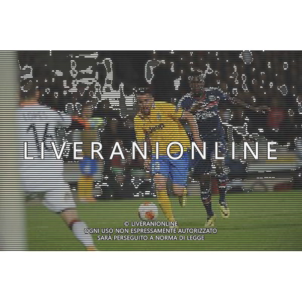 Mauricio Isla / Samuel UMTITI - 03.02.2014 - Lyon / Juventus Turin - 1/4Finale Aller Ligue Europa Photo : Jean Paul Thomas / Icon Sport *** Local Caption *** AG ALDOLIVERANI SAS ONLYITALY *** Local Caption ***