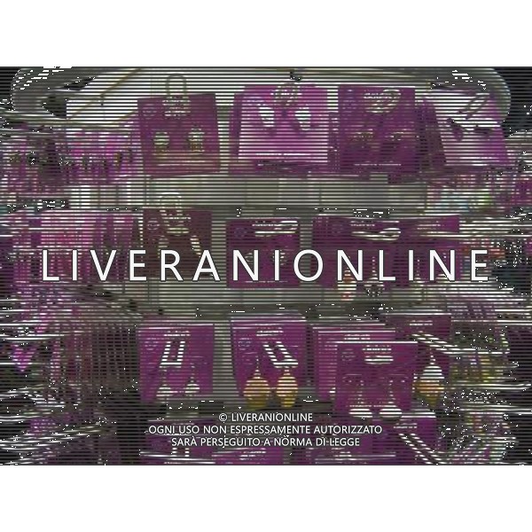 A window display of a Claire\'s Store in New York on Thursday, March 12, 2009. The mall based retailer, owned by Apollo Management, is promoting a line of jewelry and accessories branded with Katy Perry\'s name. However the company reported weak fourth-quarter sales causing its bond yields to go up resulting in a problem serving its debt load. ( Richard B. Levine) ©photoshot/AGENZIA ALDO LIVERANI SAS - ITALY ONLY - EDITORIAL USE ONLY