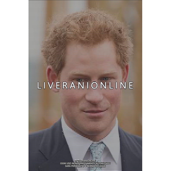 HRH Prince Harry and Mayor of London Boris Johnson meet a group of children during an official visit to Queen Elizabeth Olympic Park on April 4, 2014 in London, England. ©photoshot/AGENZIA ALDO LIVERANI SAS - ITALY ONLY - EDITORIAL USE ONLY - REALI INGLESI: Il principe Harry d\'inghilterra con i bambini delle scuole locali da Gainsborough a Newham presso il nuovo Parco Olimpico Queen Elizabeth, con il sindaco di Londra, Boris Johnson