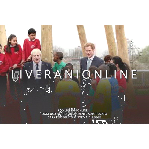 HRH Prince Harry and Mayor of London Boris Johnson meet a group of children during an official visit to Queen Elizabeth Olympic Park on April 4, 2014 in London, England. ©photoshot/AGENZIA ALDO LIVERANI SAS - ITALY ONLY - EDITORIAL USE ONLY - REALI INGLESI: Il principe Harry d\'inghilterra con i bambini delle scuole locali da Gainsborough a Newham presso il nuovo Parco Olimpico Queen Elizabeth, con il sindaco di Londra, Boris Johnson