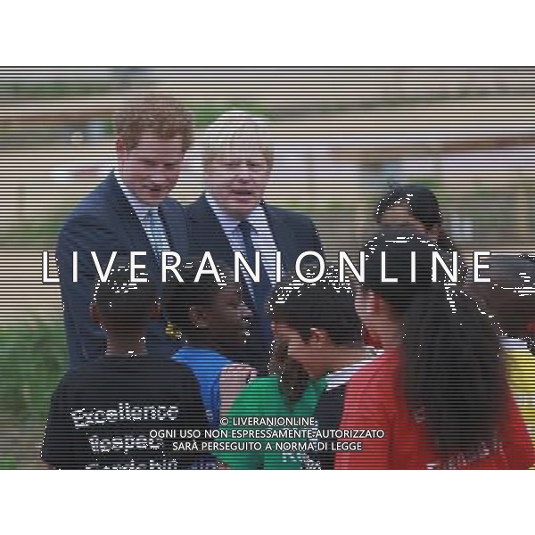 London\'s newest, biggest green space received the Royal seal of approval today as His Royal Highness Prince Harry and the Mayor of London Boris Johnson joined local youngsters for a sneak preview of Queen Elizabeth Olympic Park, ahead of its official opening on Saturday. The 560 acre Park has been transformed with newly landscaped parklands, waterways and an action packed adventure playground, and will open to the public from 10am on Saturday 5th April. ©photoshot/AGENZIA ALDO LIVERANI SAS - ITALY ONLY - EDITORIAL USE ONLY - REALI INGLESI: Il principe Harry d\'inghilterra con i bambini delle scuole locali da Gainsborough a Newham presso il nuovo Parco Olimpico Queen Elizabeth, con il sindaco di Londra, Boris Johnson