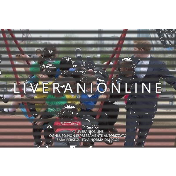 Prince Harry pushing a swing with local school children from Gainsborough Primary school in Newham at the new Queen Elizabeth Olympic Park, with the Mayor of London, Boris Johnson. The park will open to the public on Saturday 5th April. 14 ©photoshot/AGENZIA ALDO LIVERANI SAS - ITALY ONLY - EDITORIAL USE ONLY - REALI INGLESI: Il principe Harry d\'inghilterra con i bambini delle scuole locali da Gainsborough a Newham presso il nuovo Parco Olimpico Queen Elizabeth, con il sindaco di Londra, Boris Johnson