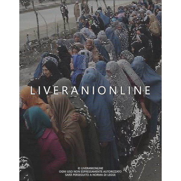 (140405) -- KABUL, April 5, 2014 () -- Afghan women line up as they wait to cast their votes in a polling center in Kabul, Afghanistan on April 5, 2014. Afghani presidential election takes place on April 5. (/Ahmad Massoud) ©photoshot/AGENZIA ALDO LIVERANI SAS - ITALY ONLY - Voto per le elezioni presidenziali in Afghanistan 5 APRILE 2014