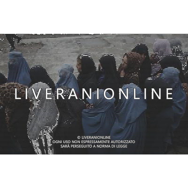 (140405) -- KABUL, April 5, 2014 () -- Afghan women line up as they wait to cast their votes in a polling center in Kabul, Afghanistan on April 5, 2014. Afghani presidential election takes place on April 5. (/Ahmad Massoud) ©photoshot/AGENZIA ALDO LIVERANI SAS - ITALY ONLY - Voto per le elezioni presidenziali in Afghanistan 5 APRILE 2014