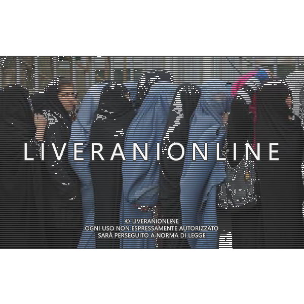 (140405) -- KABUL, April 5, 2014 () -- Afghan women line up as they wait to cast their votes in a polling center in Kabul, Afghanistan on April 5, 2014. Afghani presidential election takes place on April 5. (/Ahmad Massoud) ©photoshot/AGENZIA ALDO LIVERANI SAS - ITALY ONLY - Voto per le elezioni presidenziali in Afghanistan 5 APRILE 2014