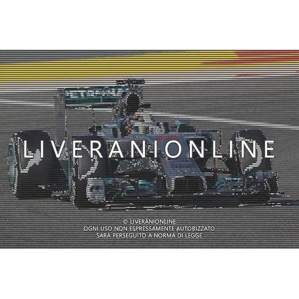 Lewis Hamilton (GBR) Mercedes AMG F1 W05. 05.04.2014. Formula 1 World Championship, Rd 3, Bahrain Grand Prix, Sakhir, Bahrain, Qualifying Day. - www.xpbimages.com, EMail: requests@xpbimages.com - copy of publication required for printed pictures. Every used picture is fee-liable. © Copyright: Moy / XPB Images AG ALDO LIVERANI SAS ONLY ITALY