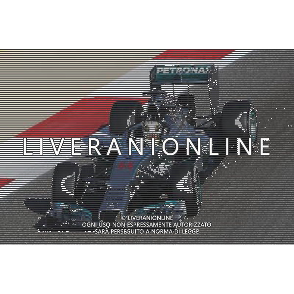 Lewis Hamilton (GBR) Mercedes AMG F1 W05. 05.04.2014. Formula 1 World Championship, Rd 3, Bahrain Grand Prix, Sakhir, Bahrain, Qualifying Day. - www.xpbimages.com, EMail: requests@xpbimages.com - copy of publication required for printed pictures. Every used picture is fee-liable. © Copyright: Moy / XPB Images AG ALDO LIVERANI SAS ONLY ITALY
