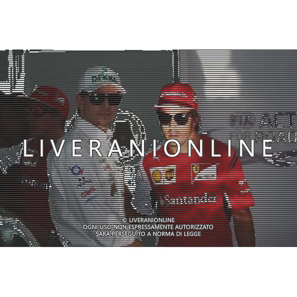(L to R): Nico Hulkenberg (GER) Sahara Force India F1 and Fernando Alonso (ESP) Ferrari. 06.04.2014. Formula 1 World Championship, Rd 3, Bahrain Grand Prix, Sakhir, Bahrain, Race Day. - www.xpbimages.com, EMail: requests@xpbimages.com - copy of publication required for printed pictures. Every used picture is fee-liable. © Copyright: Batchelor / XPB Images AG ALDO LIVERANI SAS ONLY ITALY