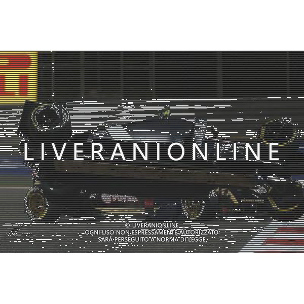 Esteban Gutierrez (MEX) Sauber C33 crashes with Pastor Maldonado (VEN) Lotus F1 E21. 06.04.2014. Formula 1 World Championship, Rd 3, Bahrain Grand Prix, Sakhir, Bahrain, Race Day. - www.xpbimages.com, EMail: requests@xpbimages.com - copy of publication required for printed pictures. Every used picture is fee-liable. © Copyright: Batchelor / XPB Images AG ALDO LIVERANI SAS ONLY ITALY