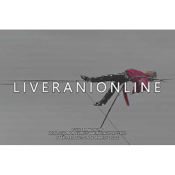 (140406) -- PARIS, April 6, 2014 () -- French tightrope walker Denis Josselin performs over the Seine river in Paris, on April 6, 2014. (/Li Genxing) ©photoshot/AGENZIA ALDO LIVERANI SAS - ITALY ONLY - EDITORIAL USE ONLY - L\'equilibrista francese Denis Josselin si esibisce sopra il fiume Senna a Parigi, il 6 aprile 2014.