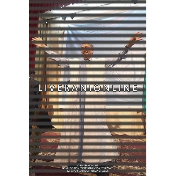 (140406) -- TAMANRASSET, April 6, 2014 () -- Algerian former Prime Minister and presidential candidate Ali Benflis delivers a speech during an election rally campaign, in Tamanrasset, 1900 Km south of Algiers, Algeria, April 6, 2014. The presidential election is set on April 17. (/STR) ©photoshot/AGENZIA ALDO LIVERANI SAS - ITALY ONLY - EDITORIAL USE ONLY - Campagna elettorale per le elezioni presidenziali in Algeria, 6 aprile 2014.
