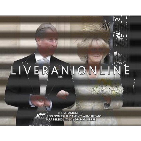 Britain\'s Prince Charles and Duchess of Cornwall leave St. George\'s Chapel in Windsor Castle, England following the Service of Prayer and Dedication following their marriage, April 9, 2005. Prince Charles and his long-term partner Camilla Parker Bowles, who became Her Royal Highness the Duchess of Cornwall. Date: 09.04.2005. Ref: B68_087753_0004 COMPULSORY CREDIT: UPPA/Photoshot ©photoshot/AGENZIA ALDO LIVERANI SAS - ITALY ONLY - REALI INGLESI: Il Principe carlo d\'inghilterra il giorno del matrimonio con Camilla duchessa di Cornovaglia 9 anni fa il 9 Aprile 2005