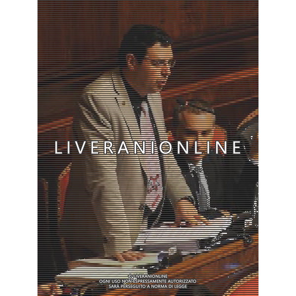 Roma - 09/04/2014 - Senato - Palazzo Madama - Ratifica ed esecuzione dell\'Accordo tra il Governo della Repubblica italiana e il Governo della Repubblica francese per la realizzazione e l\'esercizio di una nuova linea ferroviaria Torino-Lione - nella foto: Marco Scibona del M5S e\' il senatore picchiato in Val di Susa / Ph. Fabrizio Corradetti - ag. Aldo Liverani Sas