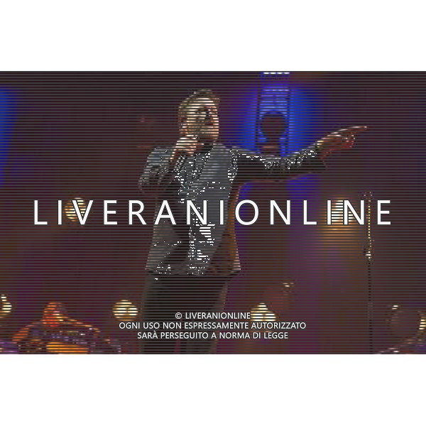 Guy Garvey of Elbow performs at Manchester Arena, Manchester, England, 9th April 2014. AG ALDO LIVERANI SAS ONLY ITALY