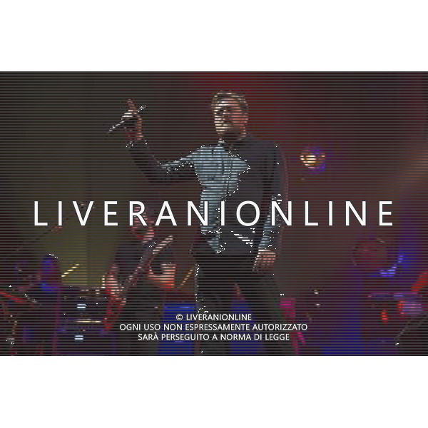 Guy Garvey of Elbow performs at Manchester Arena, Manchester, England, 9th April 2014. AG ALDO LIVERANI SAS ONLY ITALY