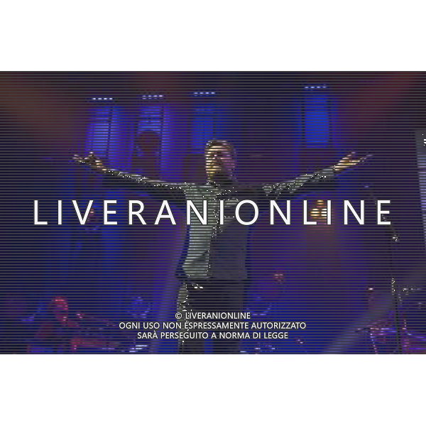 Guy Garvey of Elbow performs at Manchester Arena, Manchester, England, 9th April 2014. AG ALDO LIVERANI SAS ONLY ITALY