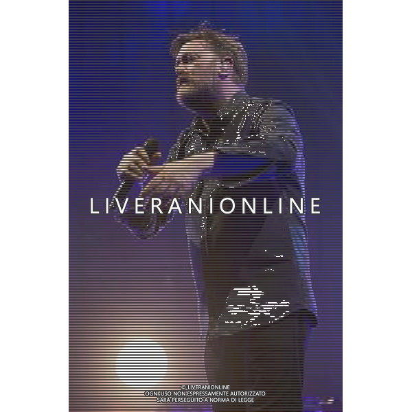 Guy Garvey of Elbow performs at Manchester Arena, Manchester, England, 9th April 2014. AG ALDO LIVERANI SAS ONLY ITALY