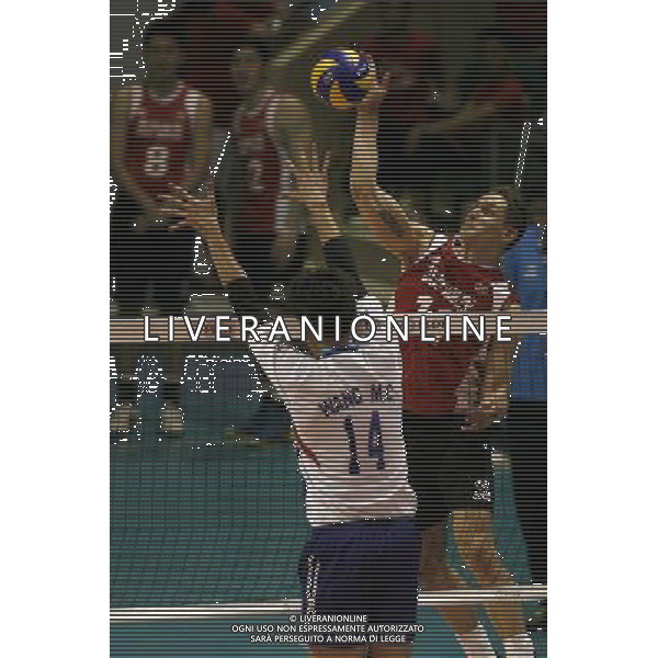(140409) -- PASAY CITY, April 9, 2014 () -- Frederic Winters (R) of China spikes the ball against Wang Ming Chun of Chinese Taipei during the preliminary of the 2014 Asian Men\'s Club Volleyball Championship in Pasay City, the Philippines, April 9, 2014. China won 3-1. (/Rouelle Umali) AG ALDO LIVERANI SAS ONLY ITALY