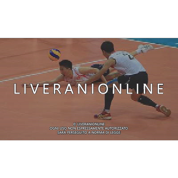 (140409) -- PASAY CITY, April 9, 2014 () -- Cheuk Yin Chu (L) of Hong Kong of China dives for the ball during the preliminary round of the 2014 Asian Men\'s Club Volleyball Championship against Oman in Pasay City, the Philippines, April 9, 2014. Oman won 3-1. (/Rouelle Umali) AG ALDO LIVERANI SAS ONLY ITALY