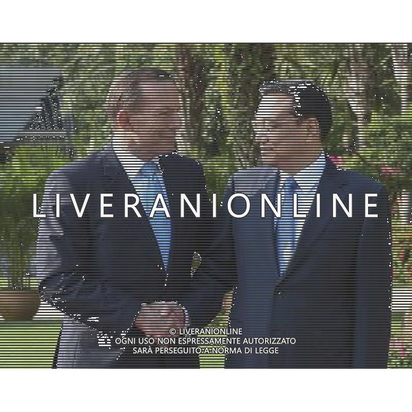 (140409) -- BEIJING, April 9, 2014 () -- Chinese Premier Li Keqiang (R) shakes hands with Australian Prime Minister Tony Abbott during the annual talks between the two countries\' government leaders, in Sanya City, south China\'s Hainan Province, April 9, 2014. (/Li Xueren) (zgp) AG ALDO LIVERANI SAS ONLY ITALY