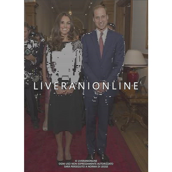 THE DUKE AND DUCHESS OF CAMBRIDGE ATTEND THE STATE RECEPTION AT GOVERNMENT HOUSE WELLINGTON NEW ZEALAND. THE ALSO UNVEILED A PORTRAIT OF HM THE QUEEN BY ARTIST NICK CUTHELL .AND DRANK THE LOYAL TOAST ©photoshot/AGENZIA ALDO LIVERANI SAS - ITALY ONLY - REALI INGLESI: Il Principe William e la moglie Kate Duchessa di Cambridge durante la loro visita in Nuova Zelanda - Aprile 2014