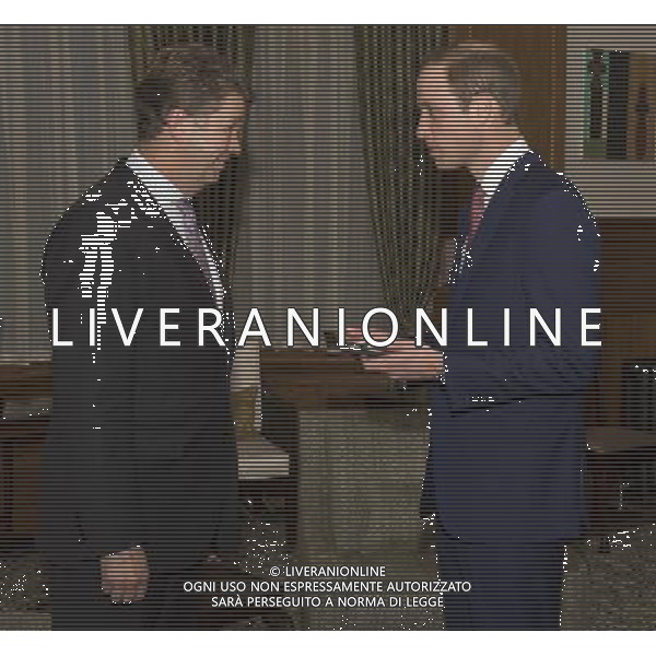 THE DUKE OF CAMBRIDGE AND NEW ZEALAND OPPOSITION LEADE DAVID CUNLIFFE AT GOVERNMENT HOUSE ©photoshot/AGENZIA ALDO LIVERANI SAS - ITALY ONLY - REALI INGLESI: Il Principe William e la moglie Kate Duchessa di Cambridge durante la loro visita in Nuova Zelanda - Aprile 2014