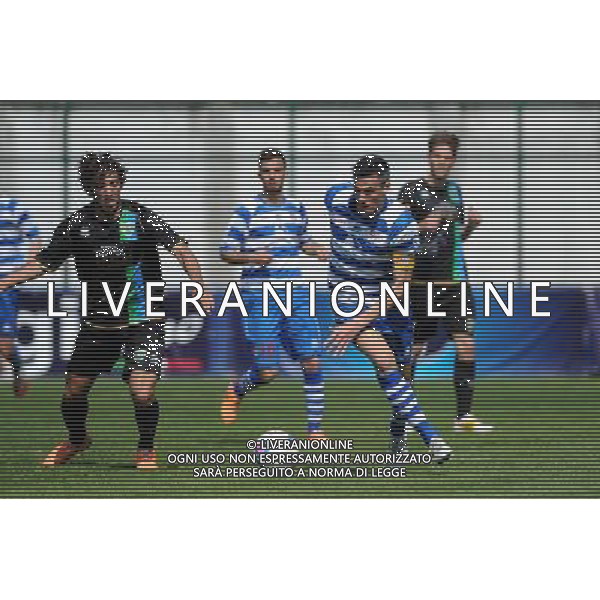 Busto Arsizio (VA) 13-04-2014 Stadio Carlo Speroni Campionato Lega PRO Prima Divisione girone A - 28å¡ giornata Pro Patria - FeralpiSalo\' nella foto Serafini in azione foto Roberto Garavaglia - ag. Aldo Liverani sas