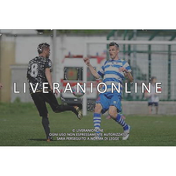 Busto Arsizio (VA) 13-04-2014 Stadio Carlo Speroni Campionato Lega PRO Prima Divisione girone A - 28å¡ giornata Pro Patria - FeralpiSalo\' nella foto Pinardi supera di tacco Serafini foto Roberto Garavaglia - ag. Aldo Liverani sas