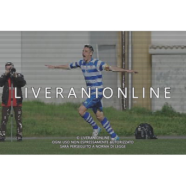 Busto Arsizio (VA) 13-04-2014 Stadio Carlo Speroni Campionato Lega PRO Prima Divisione girone A - 28å¡ giornata Pro Patria - FeralpiSalo\' nella foto Serafini segna 1 a 0 Pro Patria foto Roberto Garavaglia - ag. Aldo Liverani sas