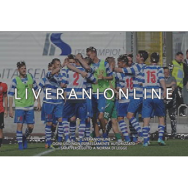Busto Arsizio (VA) 13-04-2014 Stadio Carlo Speroni Campionato Lega PRO Prima Divisione girone A - 28å¡ giornata Pro Patria - FeralpiSalo\' nella foto Serafini segna 1 a 0 Pro Patria foto Roberto Garavaglia - ag. Aldo Liverani sas