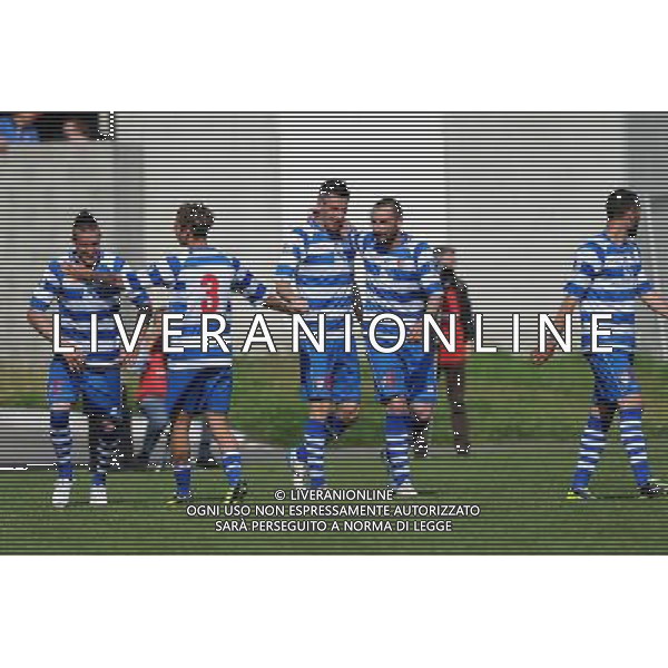 Busto Arsizio (VA) 13-04-2014 Stadio Carlo Speroni Campionato Lega PRO Prima Divisione girone A - 28å¡ giornata Pro Patria - FeralpiSalo\' nella foto Serafini segna 1 a 0 Pro Patria foto Roberto Garavaglia - ag. Aldo Liverani sas