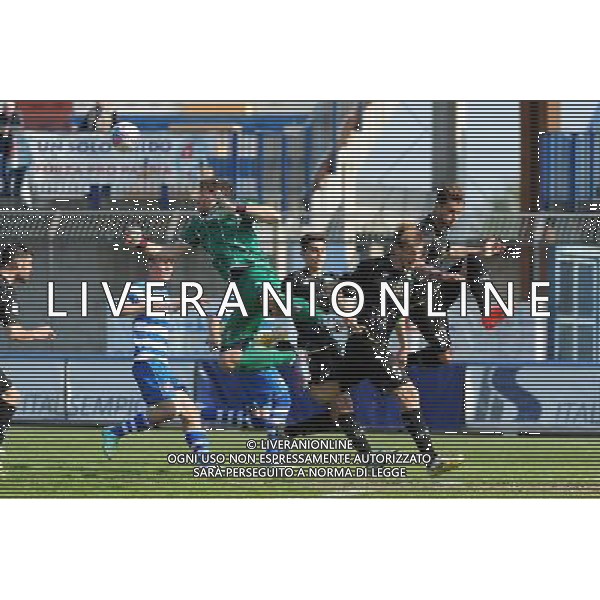 Busto Arsizio (VA) 13-04-2014 Stadio Carlo Speroni Campionato Lega PRO Prima Divisione girone A - 28å¡ giornata Pro Patria - FeralpiSalo\' nella foto Feola in uscita anticipa i giocatori della FeralpiSalo\' foto Roberto Garavaglia - ag. Aldo Liverani sas
