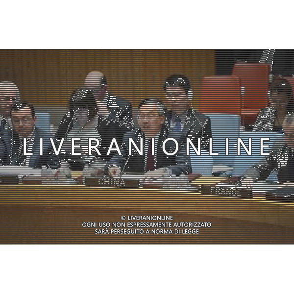 (140414) -- NEW YORK, April 14, 2014 () -- China\'s deputy permanent representative to the United Nations Wang Min (C) speaks during the UN Security Council meeting on Ukraine, at the UN headquarters in New York, on April 13, 2014. The UN Security Council held an emergency meeting Sunday night in response to rising tensions in eastern Ukraine after pro-Russian militia seized government buildings there. (/Niu Xiaolei) (zjl) ©PHOTOSHOT/AGENZIA ALDO LIVERANI SAS - ITALY ONLY - il Consiglio di Sicurezza dell\'Onu ha tenuto una riunione di emergenza in risposta alle crescenti tensioni in Ucraina, presso la sede delle Nazioni Unite a New York, il 13 aprile 2014.