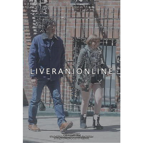 Lena Dunham and Adam Driver on the set of Girls in New York, USA, 16th April 2014 ©Photoshot/Ag. Aldo Liverani s.a.s.-Only Italy-Editorial Use Only