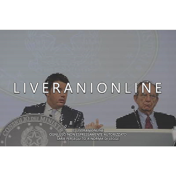 Roma - 18/04/2014 - Palazzo Chigi - Conferenza stampa dopo il Consiglio dei Ministri - nella foto: Matteo Renzi e Pier Carlo Padoan /Ph. Fabrizio Corradetti - Ag. Aldo Liverani sas