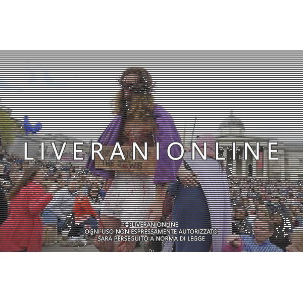 The Passion of Jesus performed in Trafalgar Square on Good Friday 18/04/2014. Jesus is crucified in Trafalgar Square. Picture by Julie Edwards ©Photoshot/Ag. Aldo Liverani s.a.s.-Only Italy-Editorial Use Only