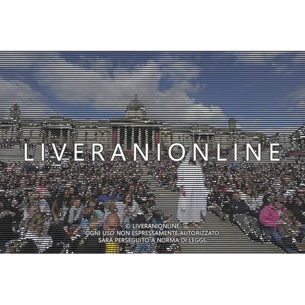 The Passion of Jesus performed in Trafalgar Square on Good Friday 18/04/2014. Jesus rises and speaks to the mass crowd. Picture by Julie Edwards ©Photoshot/Ag. Aldo Liverani s.a.s.-Only Italy-Editorial Use Only