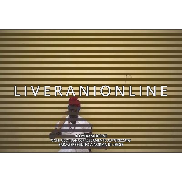 (140419) -- HAVANA, April 19, 2014 () -- A woman rests on a street in Old Havana, capital of Cuba, on April 18, 2014. (/David de la Paz) (sp) ©Photoshot/Ag. Aldo Liverani s.a.s.-Only Italy-Editorial Use Only