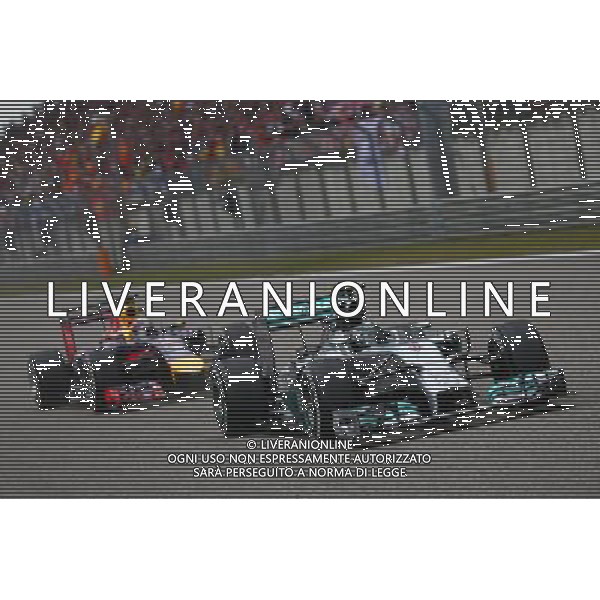 Nico Rosberg (GER) Mercedes AMG F1 W05 leads Sebastian Vettel (GER) Red Bull Racing RB10. 20.04.2014. Formula 1 World Championship, Rd 4, Chinese Grand Prix, Shanghai, China, Race Day. - www.xpbimages.com, EMail: requests@xpbimages.com - copy of publication required for printed pictures. Every used picture is fee-liable. © Copyright: Batchelor / XPB Images /Ag. Aldo Liverani s.a.s.-Only Italy-Editorial Use Only