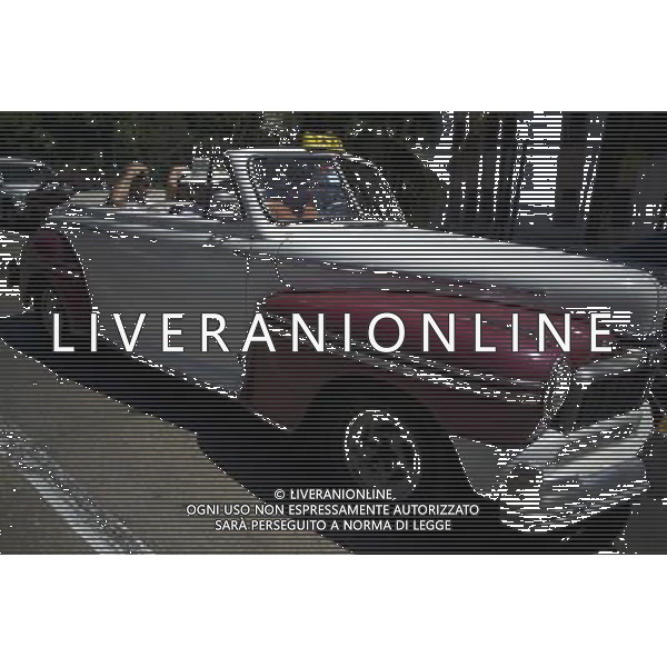 (140422) -- HAVANA, April 22, 2014 () -- A classic cab travels on a street in Havana, capital of Cuba, on April 21, 2014. (/David de la Paz) ©photoshot/AGENZIA ALDO LIVERANI SAS - ITALY ONLY - Cittadini cubani nelle vie della citta\' a L\'Avana, capitale di Cuba, il 21 aprile 2014