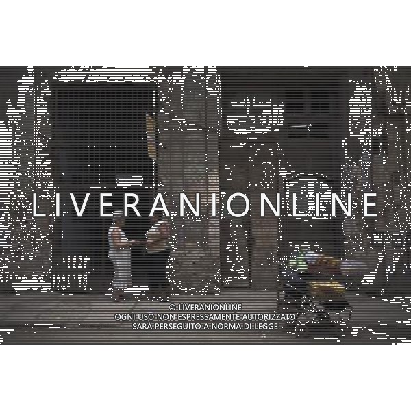 (140422) -- HAVANA, April 22, 2014 () -- Cuban citizens talk on a street in Havana, capital of Cuba, on April 21, 2014. (/David de la Paz) ©photoshot/AGENZIA ALDO LIVERANI SAS - ITALY ONLY - Cittadini cubani nelle vie della citta\' a L\'Avana, capitale di Cuba, il 21 aprile 2014