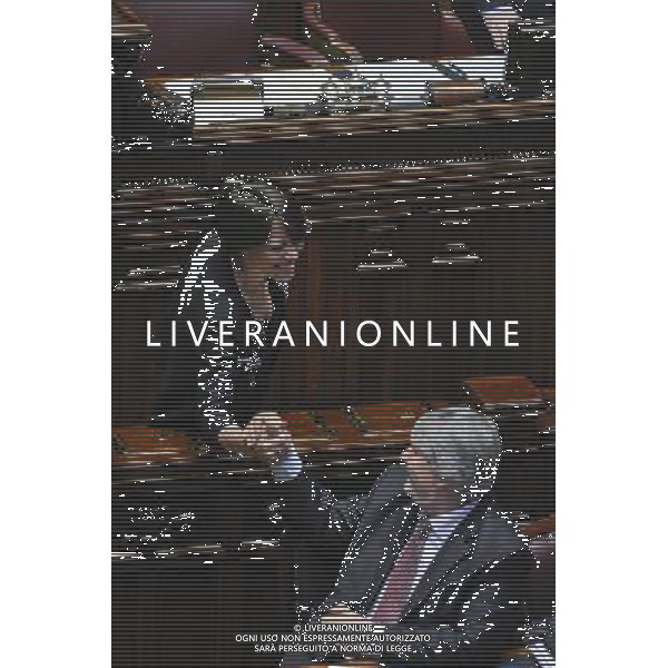 Roma - 23/04/2014 - Montecitorio - Voto di fiducia sul decreto Lavoro - nella foto: Nunzia De Girolamo stringe la mano a Giuliano Poletti /Ph. Fabrizio Corradetti - Ag. Aldo Liverani sas