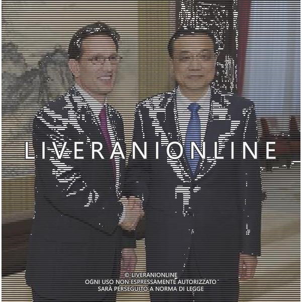 (140424) -- BEIJING, April 24, 2014 () -- Chinese Premier Li Keqiang (R) meets with a delegation led by the U.S. House Majority Leader Eric Cantor (L) in Beijing, capital of China, April 24, 2014. (/Huang Jingwen) (zkr) AG ALDO LIVERANI SAS ONLY ITALY