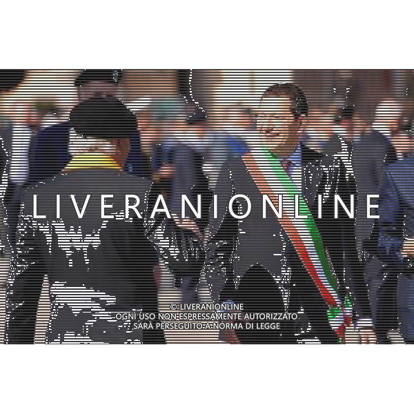 (140425) -- ROME, April 25, 2014 () -- Rome\'s Mayor Ignazio Marino (R) attends the wreath-laying ceremony commemorating the 69th Liberation Day at the Altar of the Fatherland in Rome, capital of Italy, on April 25, 2014. (/Xu Nizhi) ©photoshot/AGENZIA ALDO LIVERANI SAS - ITALY ONLY - Cerimonia di deposizione della corona per commemorare la Festa della Liberazione presso l\'Altare della Patria a Roma, capitale della Italia, il 25 aprile 2014. 