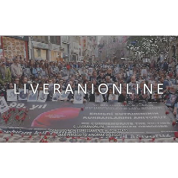 (140425) -- ISTANBUL, April 25, 2014 () -- People hold the pictures of Armenian victims as they mourn during a ceremony to commemorate the 99th anniversary of the 1915 mass killing of Armenians in the Ottoman Empire, on the pedestrian street near Taksim Square in Istanbul, Turkey, on April 24, 2014. (/Cihan) ©photoshot/AGENZIA ALDO LIVERANI SAS - ITALY ONLY - Commemorazioni per il 99mo Anzac Day, il 25 Aprile 2014 l\'acronimo di Australia Nuova Zelanda Army Corpo che ha segnato i primi sbarchi di truppe australiane e neozelandesi a Gallipoli, in Turchia nel 1915.