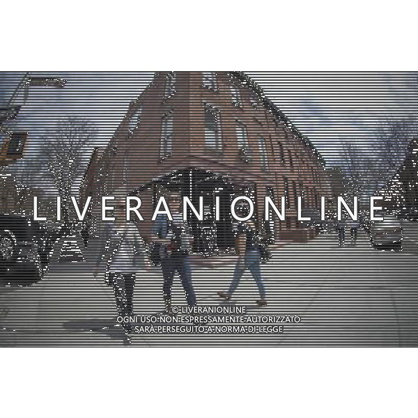 Pedestrians pass The Pink Tea Cup restaurant, recently relocated from Greenwich Village, in the Fort Greene neighborhood of Brooklyn in New York on Saturday, April 12, 2014. (Œ FrancesM. Roberts) ©PHOTOSHOT/AGENZIA ALDO LIVERANI SAS - ITALY ONLY - EDITORIAL USE ONLY - Vedute della citta\' di New York - Vita quotidiana