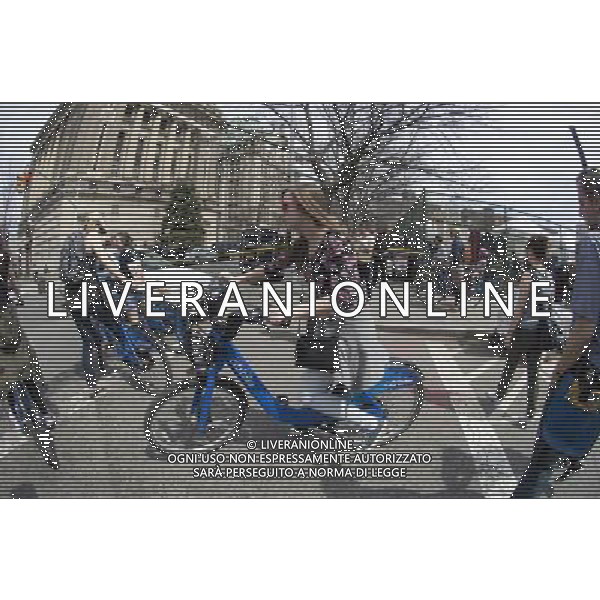 Bike riders on Citibikes seen in the Fort Greene neighborhood of Brooklyn in New York on Saturday, April 12, 2014. (Œ Frances M. Roberts) ©PHOTOSHOT/AGENZIA ALDO LIVERANI SAS - ITALY ONLY - EDITORIAL USE ONLY - Vedute della citta\' di New York - Vita quotidiana